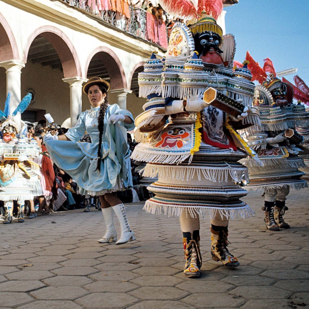 Carnaval de Oruro, una Diablada, un viaje por Bolivia tradicional en nuestra exposición de Bolivia